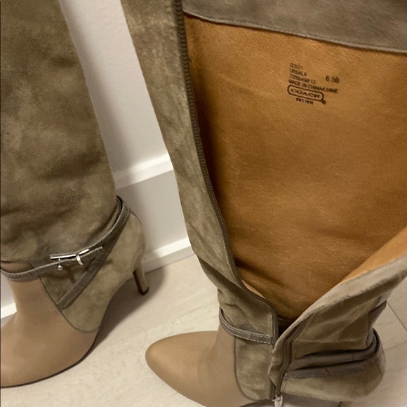 Chic Suede Knee-High Boots - Picture 5 of 6